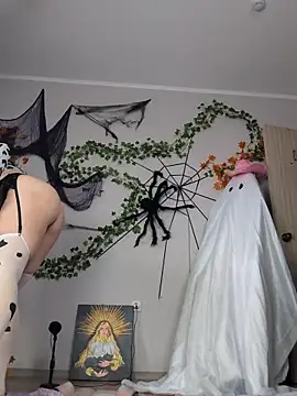 Snapshot of Silvia_Santorskii chatting on 10-27-25, 09:35 Silvia Santorskii online show from 10-27-25, 09:35