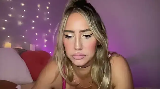 Snapshot of Fitnessbabe69 chatting on 02-10-25, 11:57 Fitnessbabe69 online show from 02-10-25, 11:57