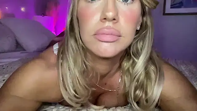 Snapshot of Fitnessbabe69 chatting on 03-11-25, 08:41 Fitnessbabe69 online show from 03-11-25, 08:41