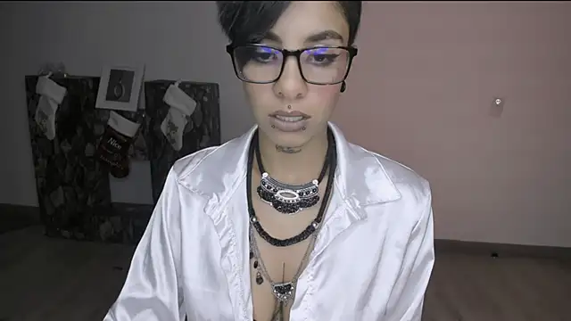 Snapshot of luci_fer_devil chatting on 12-20-24, 05:04 luci fer devil online show from 12-20-24, 05:04